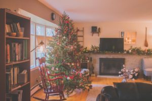10 Christmas Mantel Ideas To Get Your Home In The Holiday Spirit