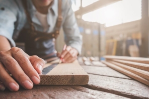 How To Make A Reclaimed Wood Chest (Step-By-Step)